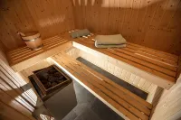 Situated villa with all the comforts, right next to a small lake - Lakeside