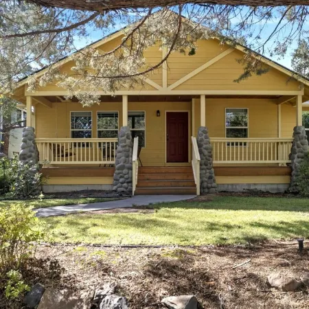 Baltimore Bungalow – HOT TUB, Walkable, Pet-Friendly