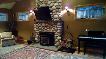 Serenity Aloft House - Seneca Lake House with Private Beach