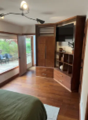 The Lake House - private house on Lake Erie - 10 min from downtown