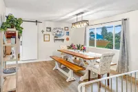 Hot Tub and Spacious Backyard Close to Lake!