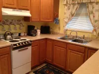 Private one bedroom, one bathroom, apartment with private entrance & hot tub