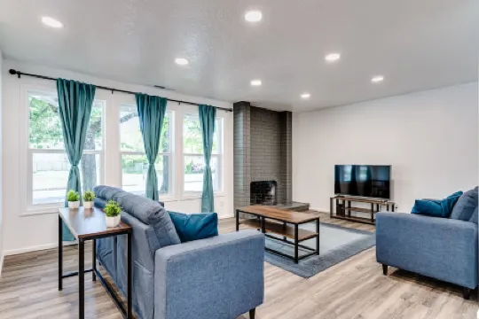 Close to Autzen, Hayward, & Hospitals