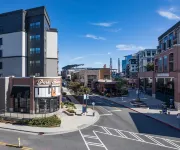 Lovely 2BR/2 BTH apt.  Few steps to theBraves Stadium