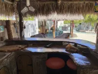 Private Keys Getaway retreat, gated property located on a canal and cross creek. 基拉戈住宿飯店