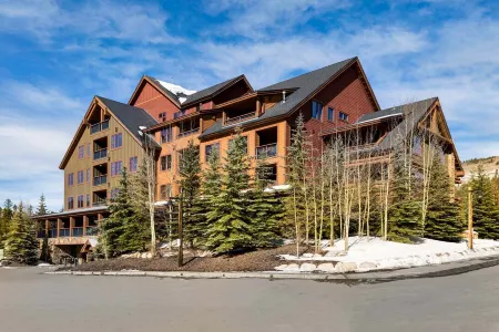 3 Bed Condo at River Run: 5 Minute Walk to Gondola and Restaurants
