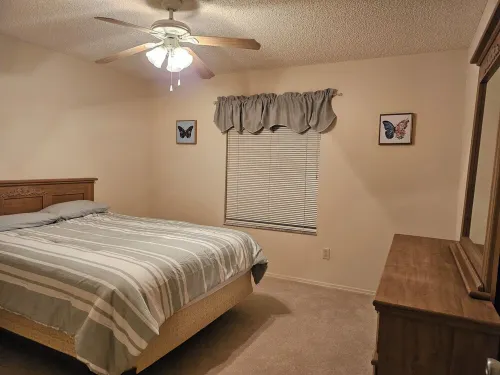 2BR/2BA with electric golf cart,  5 minutes to Lake Sumter and 466 shopping. Hotel a The Villages