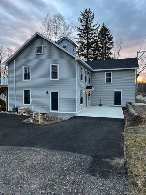 Upscale lodging near Oswego State University, borders Rice Creak Field Station - 4-stjärniga