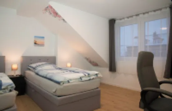 Schöne Groß Ferienwohnung 79m² mit 2 Bad Ideal für Familie und Gruppe, 3.og