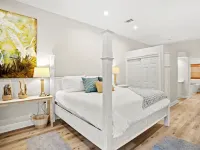 Bayside Retreat - 2250 sq ft Bay House w/dock, fire pit, & tons of amenities Hotels in Diamondhead