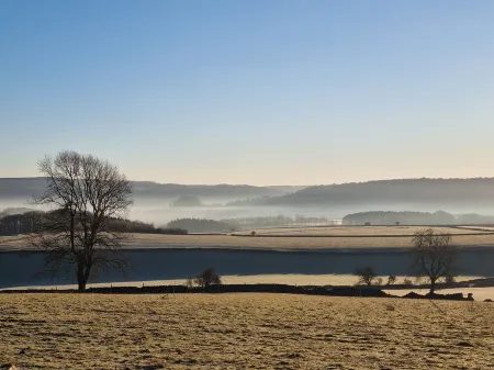 2 Bedroom Luxury Cottage close to Bakewell, in the stunning Peak District Отели в г. Овер Хаддон