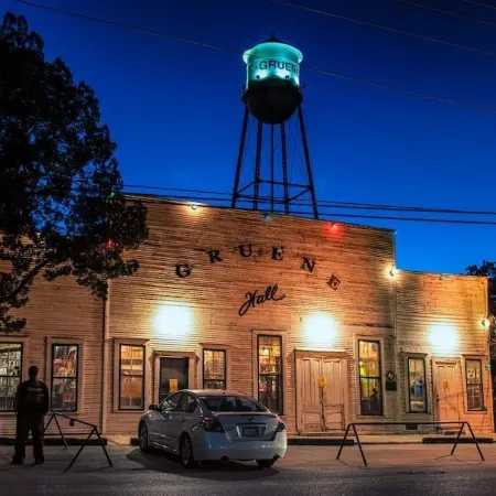 NEW Penthouse on the River-4 BR Corner Condo with Iconic Gruene Tower Views
