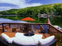 !!LAKEFRONT house with baby goats!! Hotels in Deposit