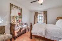 Foothills Luxury Casita with Private Pickleball Court Speedway附近的飯店