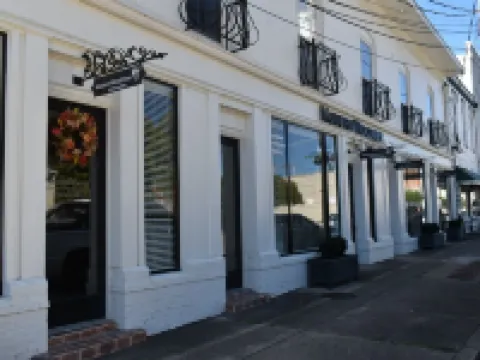 Amazing Suite nestled in downtown Corinth Hoteles en Corinth