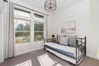 Meridian Patio Home with Games, Seasonal Pool, Close to EVERYTHING! Pet friendly Hotels in Meridian