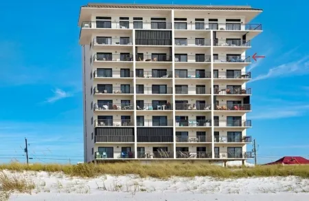 7th floor Sundunes Condo in Navarre, Florida on the beach with beautiful views! Отели рядом с достопримечательностью «Наварр Бич Си Тертл Консервейшен Сентер»