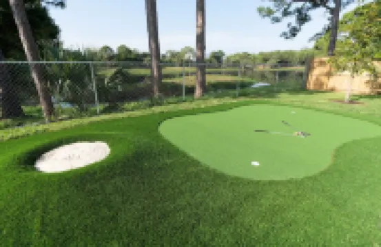 Newly Built in 2023! 2 hole Putt-Putt, Fire-Pit, Huge Fenced Backyard, Lake View