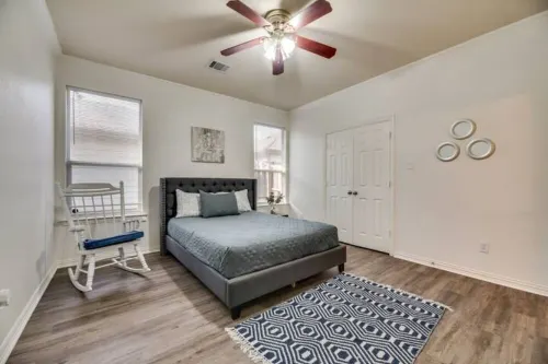 Spacious Farmhouse  Townhome*Walk to AT&T Stadium*