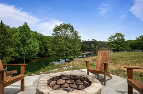 Curry Getaway on South Bay Lake Property