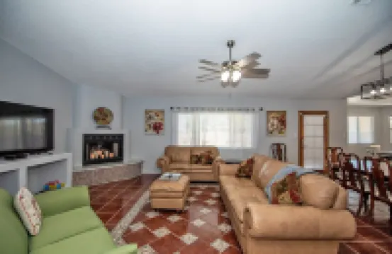 TMK-Spacious 4br home with pool for your comfort. EV charger available