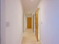 Luxurious London Apartment w/ Balcony & gym