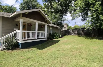 NoDa Updated Mill Home! Amazing Location- Walkable-Bars, Restaurants and Rail! Hotels in North Charlotte