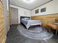 Lakefront Cottage: Amazing Mountain Views Directly on Lake Champlain