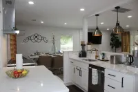 Southern Elegance Gateway - 3 Bedroom Vacation Home in Wonderful McDonough, Ga