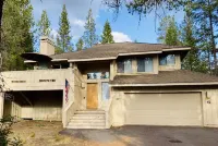 Updated family-friendly home w/new hot tub—great layout!