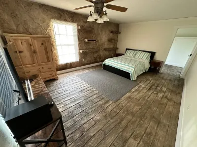 Beautiful spacious and unique house on canal close to Lake June, family friendly