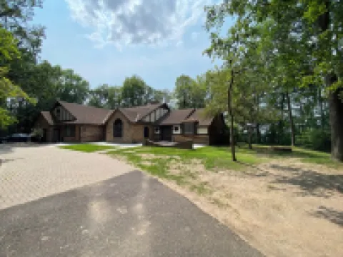 The Castle on Lake Montanis - Indoor Pool & Arcade House