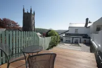 Private garden & central location  within 5 min walk of town - 4 stelle