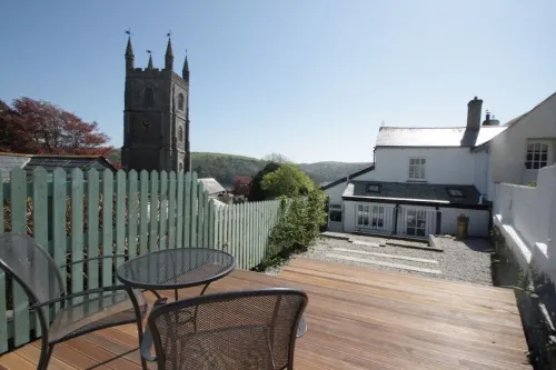 Private garden & central location  within 5 min walk of town