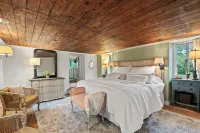 Storybook Cottage Hotels near Re-Unique