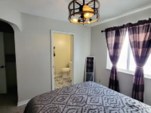 Updated Higgins Cottage w/ AC - Walking Distance to Higgins & Boat Parking Hotéis em Gerrish Township