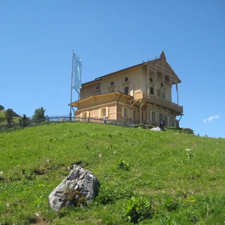 Comfortable large apartments, centrally located, surrounded by nature, friendly