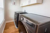 Sunny Downtown 2BR w/ Parking