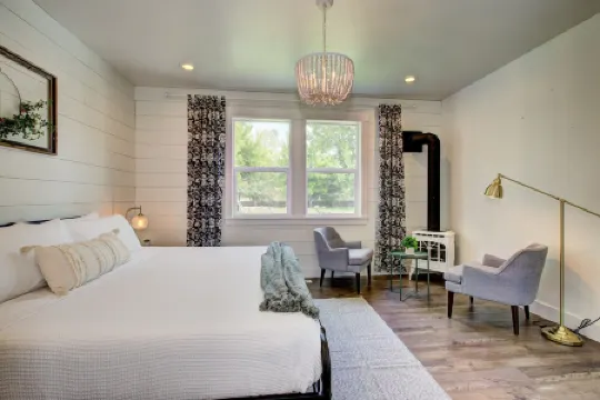 5Br Boise Farmhouse w/ Seasonally Heated Pool & Huge Yard