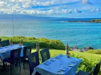 Luxury Oceanfront Mahana Kaanapali. WHALE WATCH FROM LIVING ROOM SWIVEL CHAIRS!
