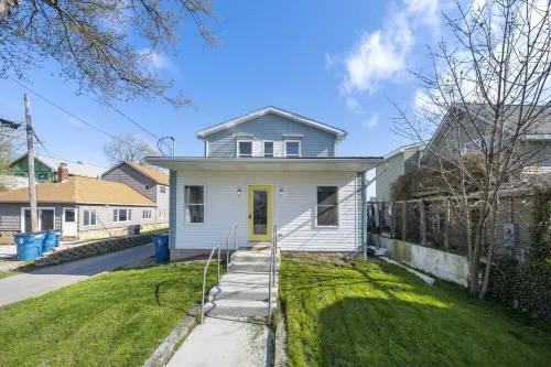 Waterfront Cottage on Lake Erie