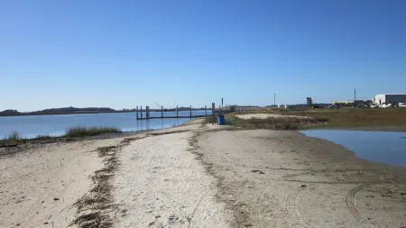 {NEW}5 mins to PI-Fire Pit-Beach Pass Отели рядом с достопримечательностью «Парк Лайв Окс»