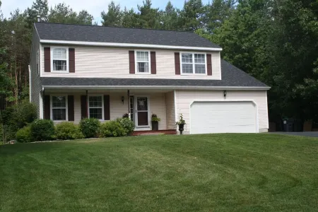 Nice family house just minutes from race track!!