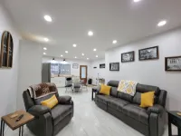 Cottage By The Park Home of The Big Things