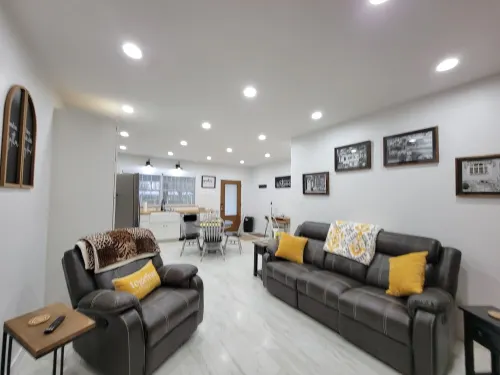 Cottage By The Park Home of The Big Things Hotels in Casey