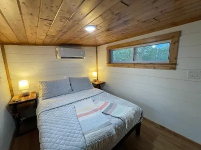 Cozy Porter Creek Retreat - 5 miles to downtown