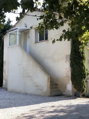 New mod cons et quiet T2 in Provencal farmhouse in countryside, fully equipped Hotels near La Crau