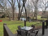 Cozy Nottely River Cabin. Close to lake, hiking trails, and Vogel State Park.