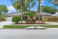 4BR 3BA pool house in Clearwater area (Misty)