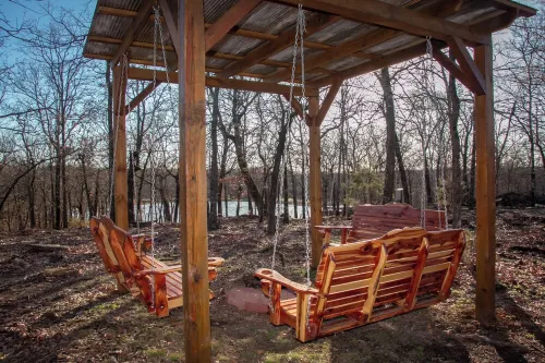 Beautiful Cabin with View of Private Lake, Hot Tub & Outdoor Swings! Hotels in Sequoyah County
